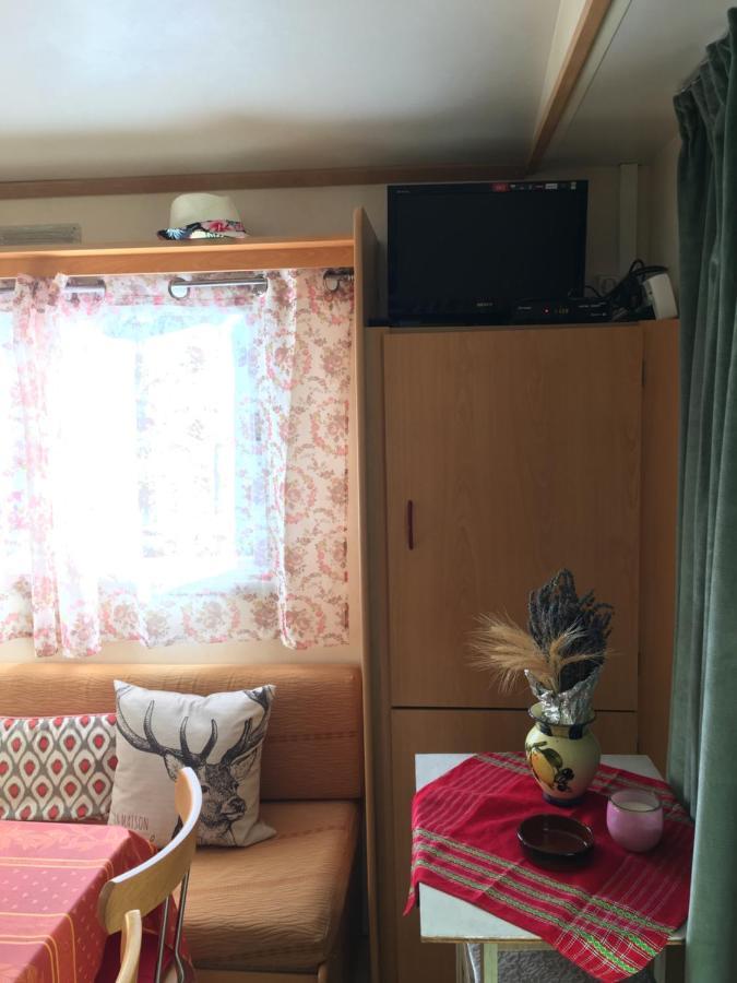 Mobile Home Avec Parking Chorges Zewnętrze zdjęcie
