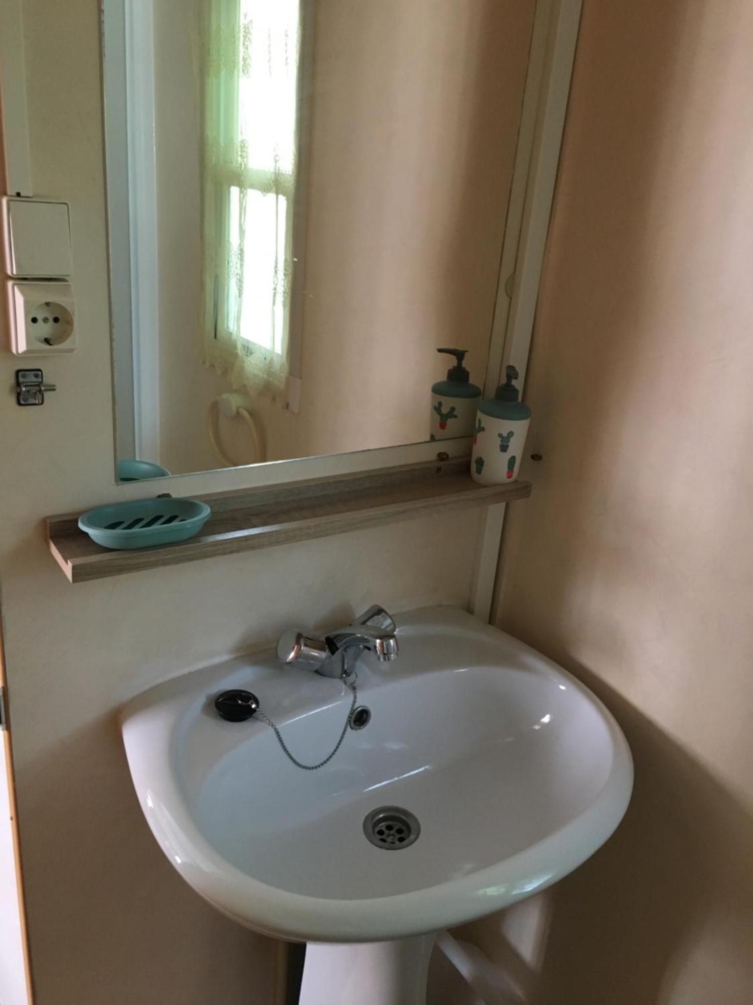 Mobile Home Avec Parking Chorges Zewnętrze zdjęcie